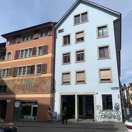 Cozy Unit 11 In Center Of Apartment *